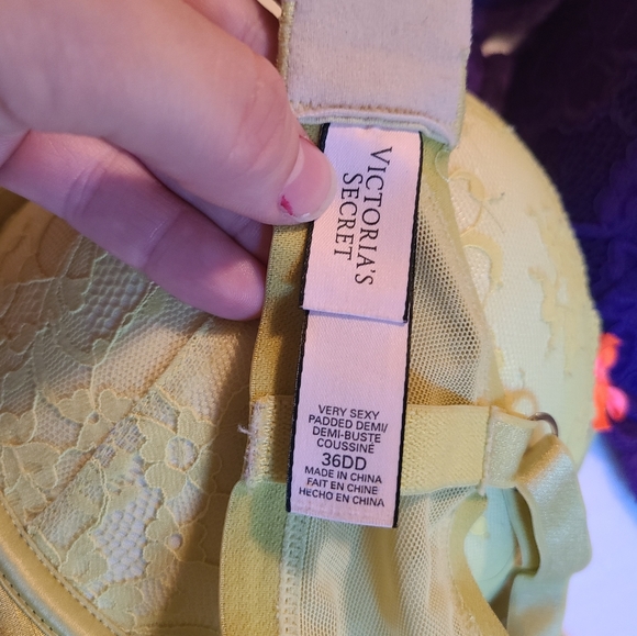 La Senza & Victoria's Secret bras 36DD - Picture 4 of 8